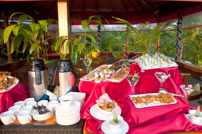 迪古法鲁岛 Dhigufaru Island Resort,dining时间( )美食攻略 Thundi pool bar泳池酒吧 ,方便大家选岛(海岸线假期一级代理提供),海岛马尔代夫maldives